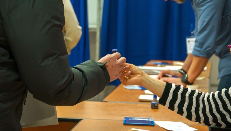 Alegeri prezidenţiale 2025 LIVE TEXT. Peste 218.000 de români au votat în străinătate până vineri seară. Prezenţă mai mare decât în primul tur