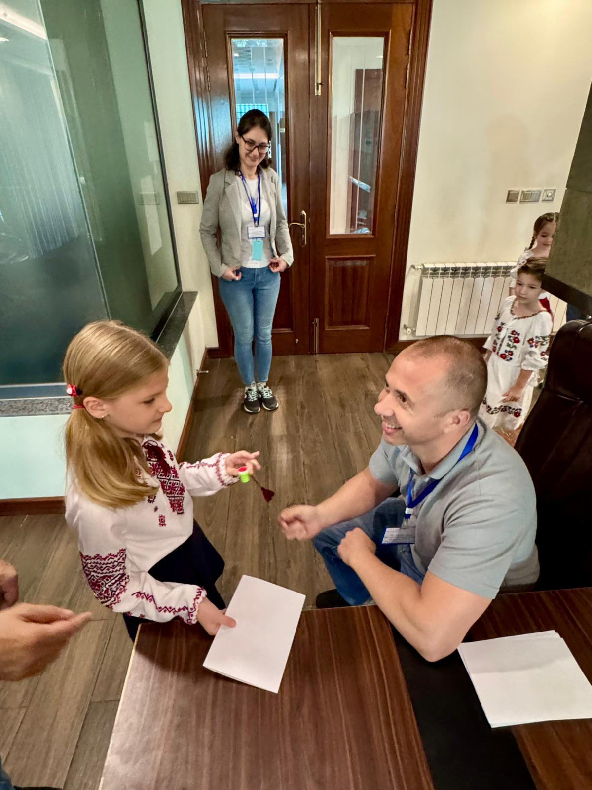 Copiii comunității românești din Pakistan au votat sănătos la Ambasada României