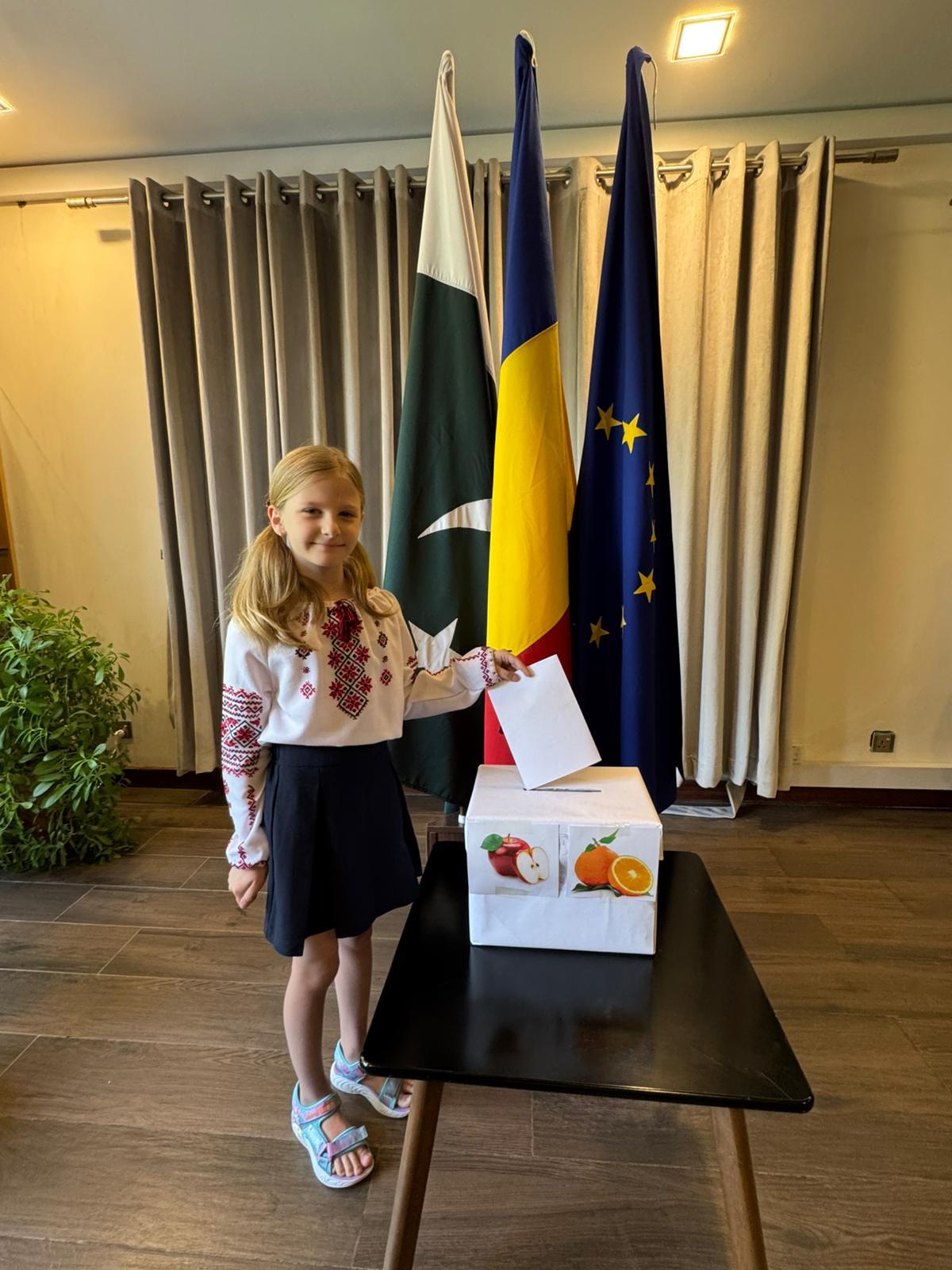 Copiii comunității românești din Pakistan au votat sănătos la Ambasada României