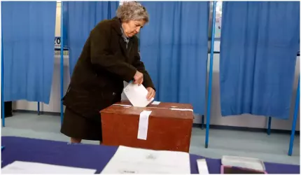 Pix cu cerneală specială, descoperit într-o secție din Borlești Semnături șterse după vot, în Neamț. Pix cu cerneală specială, descoperit într-o secție din Borlești