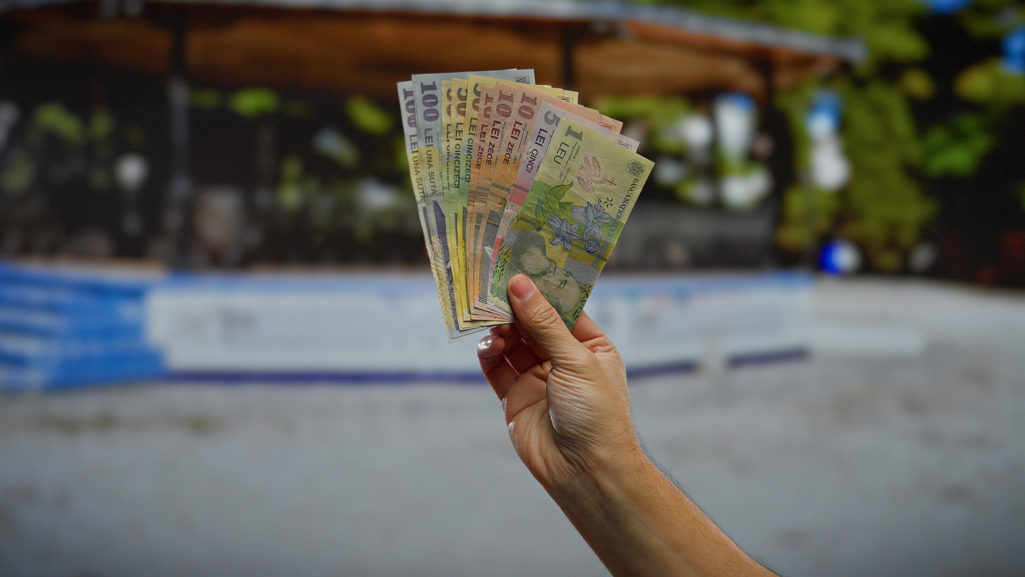 Creștere economică de doar 1,4% și deficit de 8,6%. Comisia Europeană a înrăutăţit prognoza pentru România