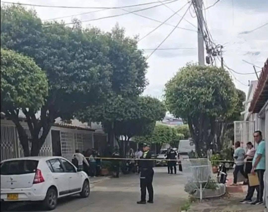 O tânără model, împuşcată mortal de un asasin deghizat în curier. Maria a fost ucisă sub privirile mamei, chiar în faţa casei sale din Columbia