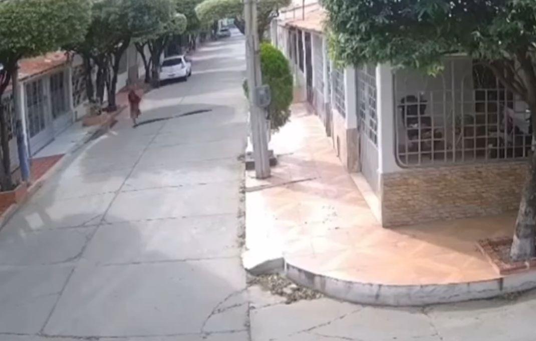 O tânără model, împuşcată mortal de un asasin deghizat în curier. Maria a fost ucisă sub privirile mamei, chiar în faţa casei sale din Columbia