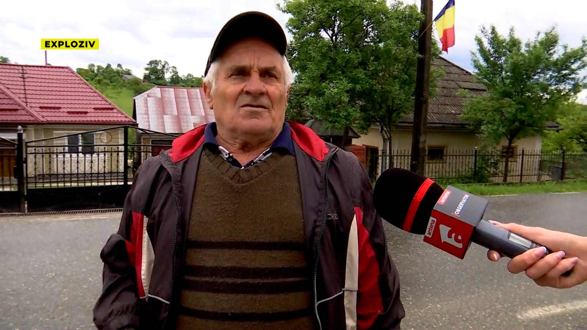 Accident înscenat surprins de camerele de supraveghere. Un bărbat din Maramureş a făcut tot posibilul să fie călcat de maşina vecinului său