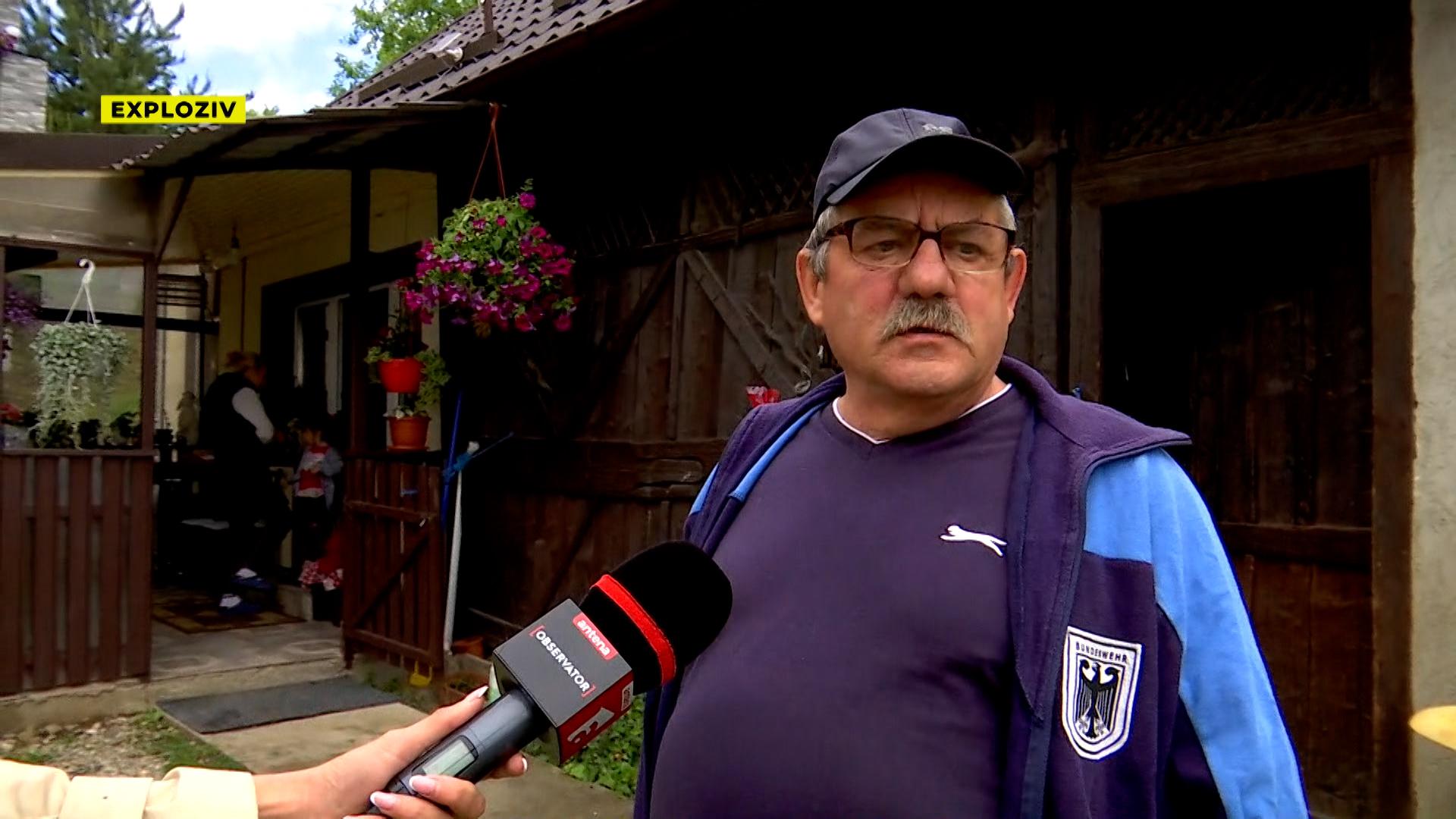 Accident înscenat surprins de camerele de supraveghere. Un bărbat din Maramureş a făcut tot posibilul să fie călcat de maşina vecinului său