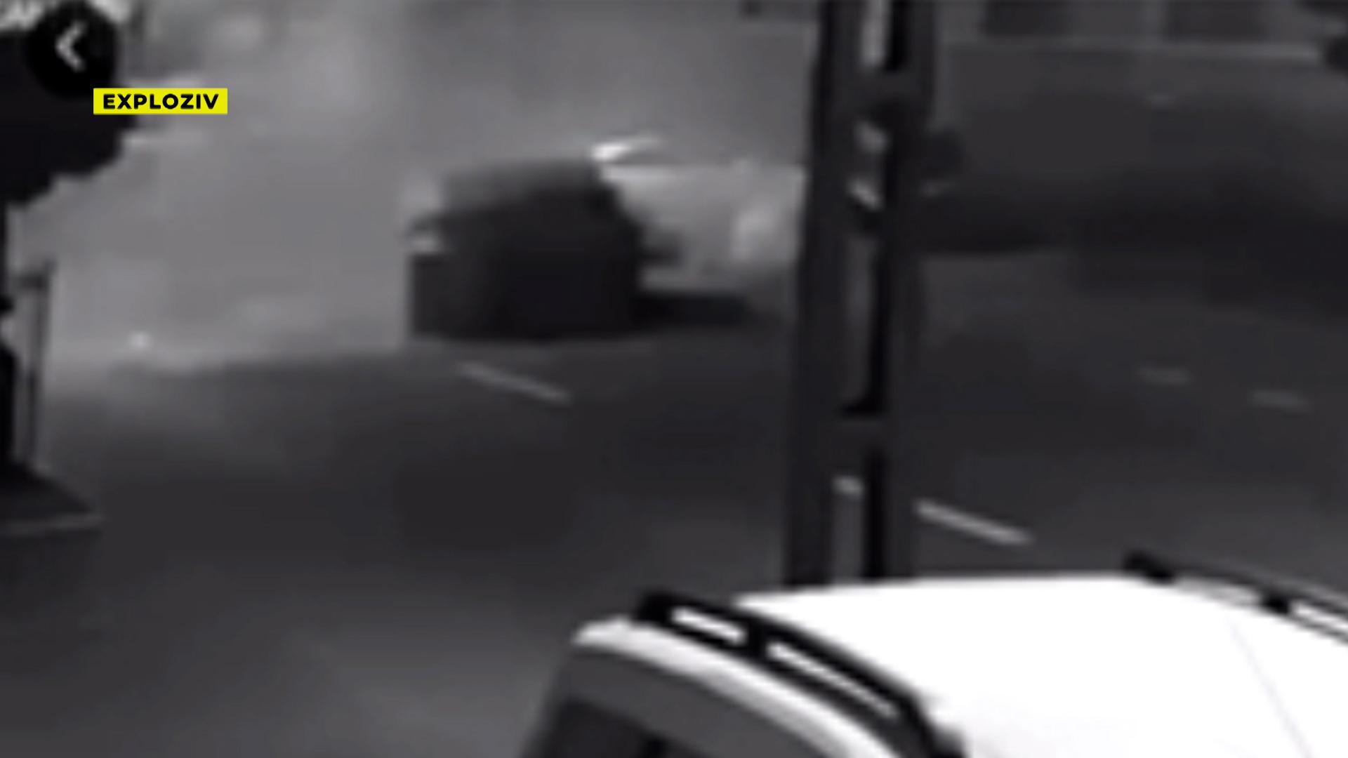 Un tânăr de 20 de ani şi-a trimis prietenii la spital, după un accident teribil în Maramureş. Camerele au surprins maşina cu câteva secunde înainte de impact