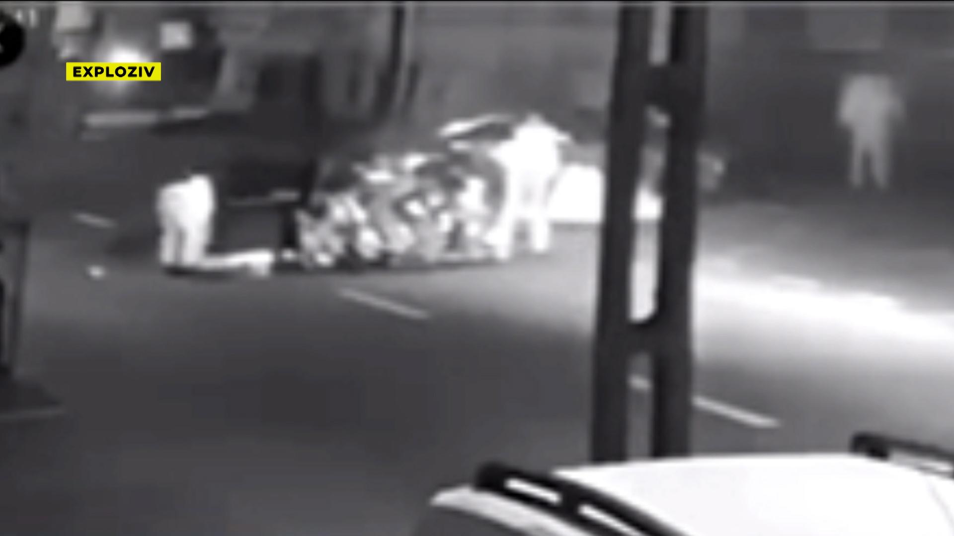 Un tânăr de 20 de ani şi-a trimis prietenii la spital, după un accident teribil în Maramureş. Camerele au surprins maşina cu câteva secunde înainte de impact