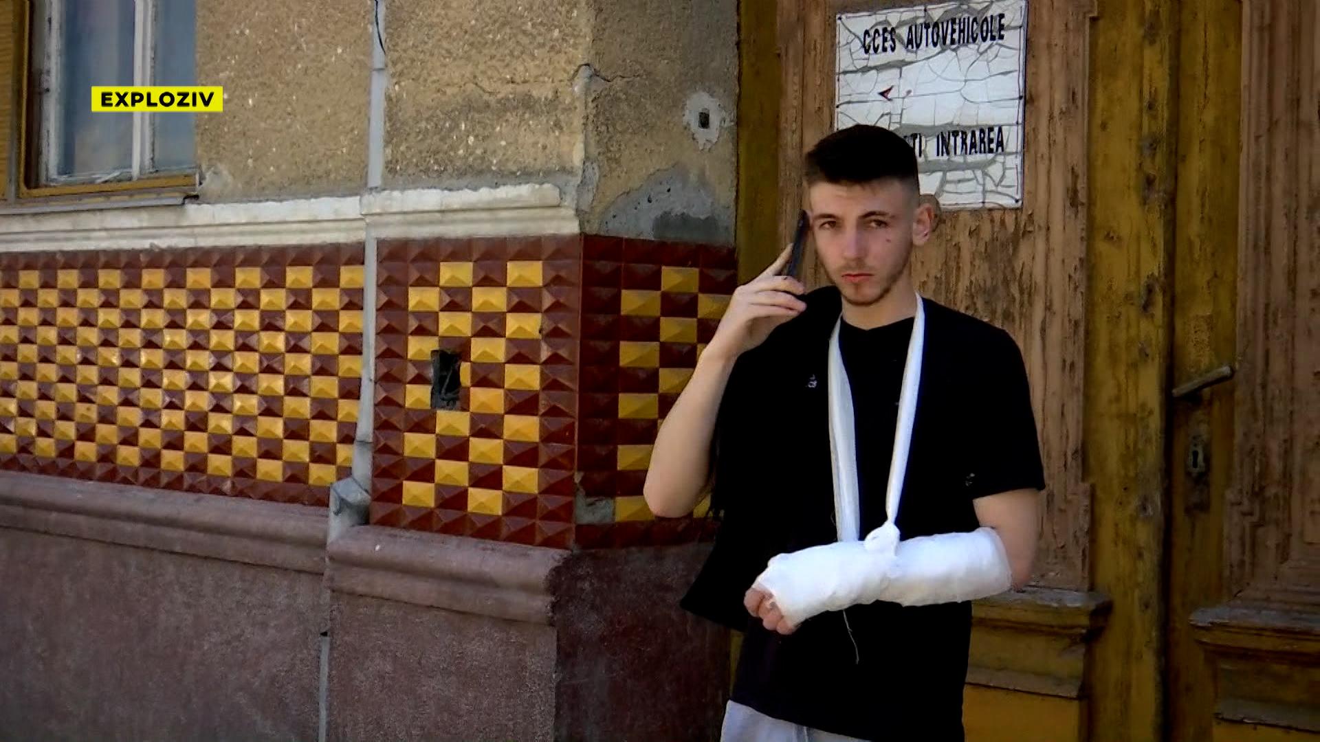 Un tânăr de 20 de ani şi-a trimis prietenii la spital, după un accident teribil în Maramureş. Camerele au surprins maşina cu câteva secunde înainte de impact