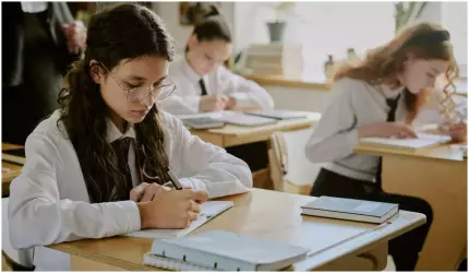 Profesoară din Cluj, acuzată de agresiune faţă de o eleva de 10 ani Săptămâna verde, transformată în coșmar pentru o elevă de 10 ani. Profesoara, acuzată de agresiune