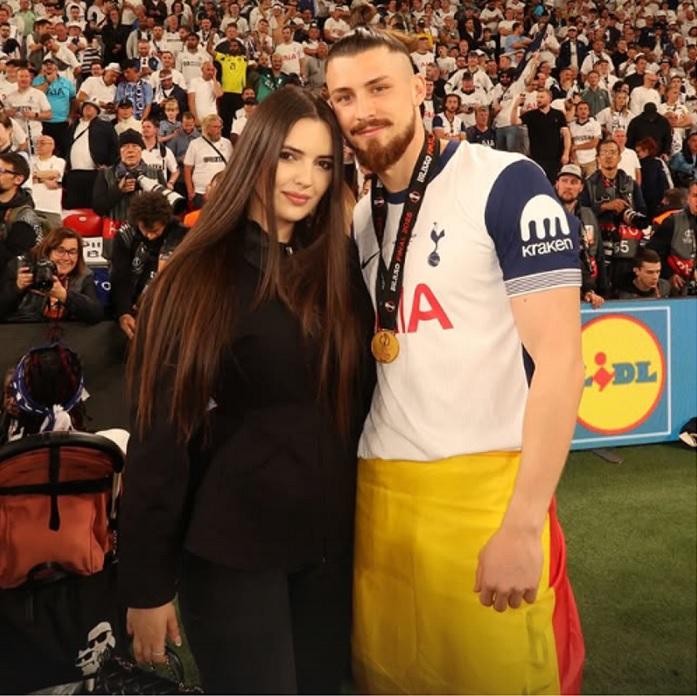 Radu Drăguşin, alături de Ioana Stan, iubita lui