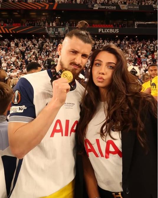 Radu Drăguşin, alături de Meira Drăguşin, sora lui