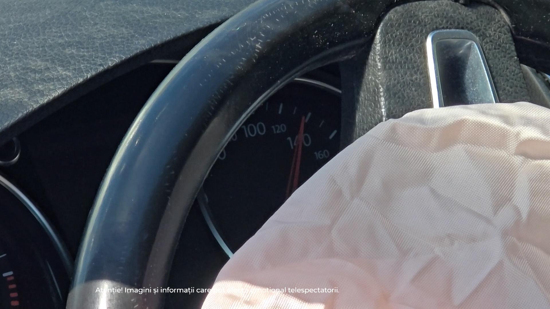 Au venit să aprindă lumânări pentru ruda moartă în accident şi au găsit încă un cadavru, la şase ore de la incident. Filmul tragediei din Botoşani