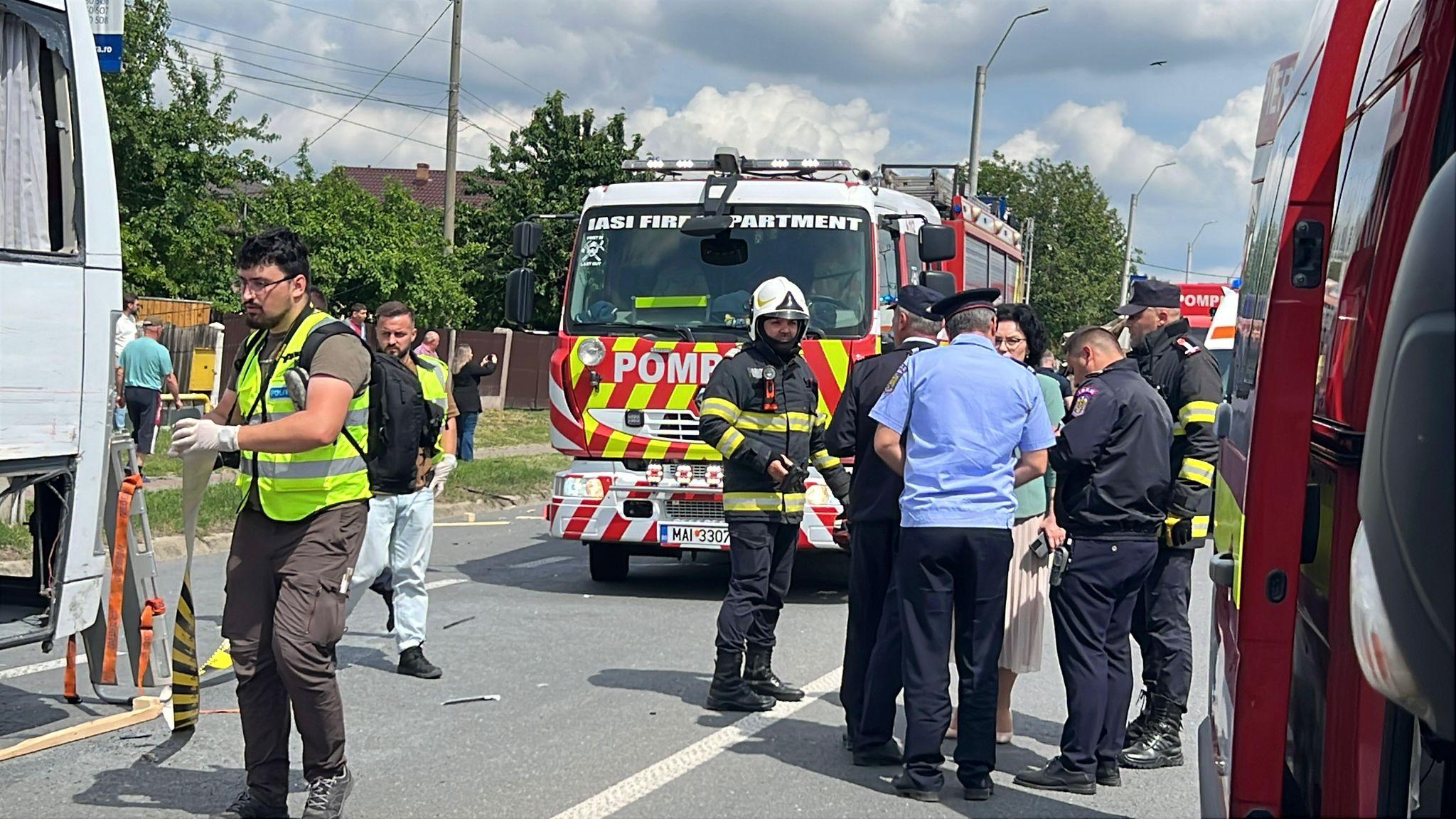 28 de persoane implicate într-un grav accident în Iaşi, după ce un autobuz a intrat în coliziune cu o autoutilitară. A fost activat Planul Roșu