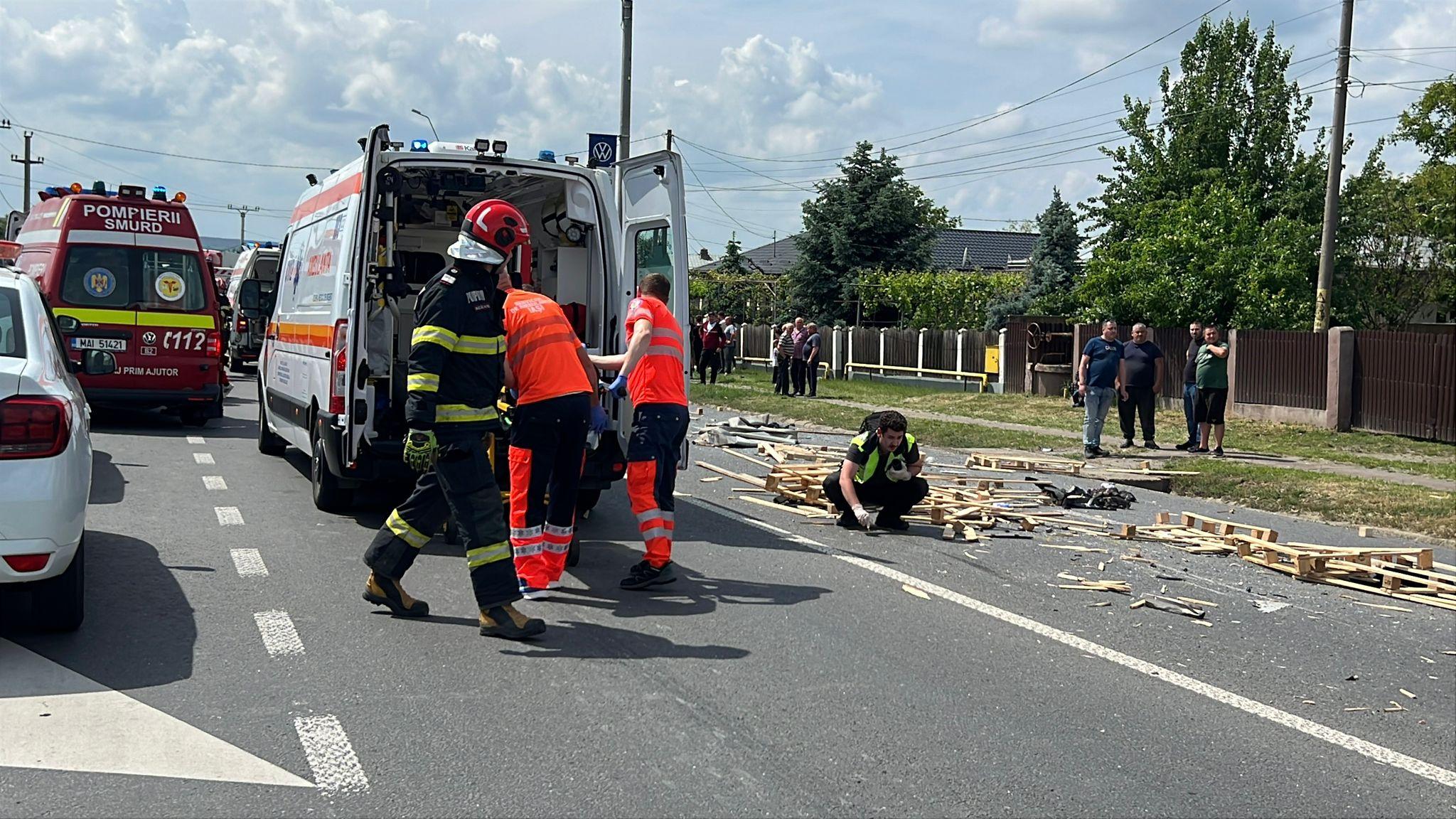 28 de persoane implicate într-un grav accident în Iaşi, după ce un autobuz a intrat în coliziune cu o autoutilitară. A fost activat Planul Roșu
