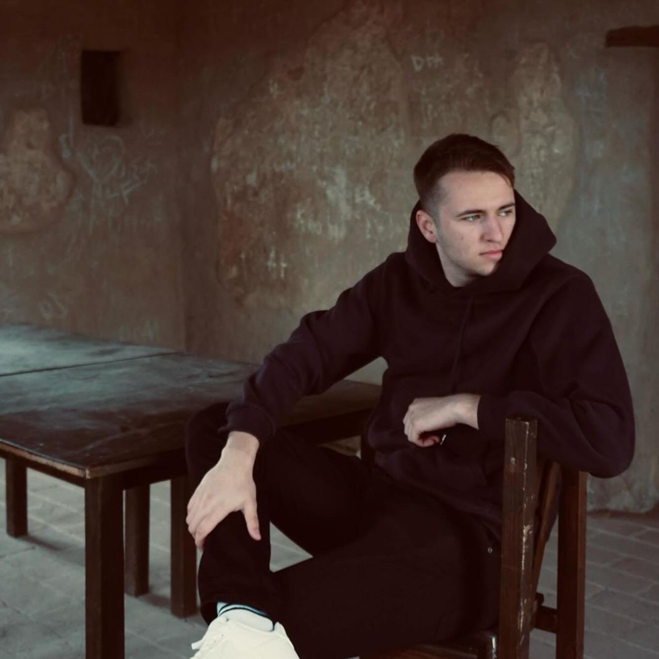 Un poliţist din Ialomiţa a murit la 21 de ani, după ce s-a răsturnat cu maşina pe un drum comunal. Valentin a fost aruncat din autoturism