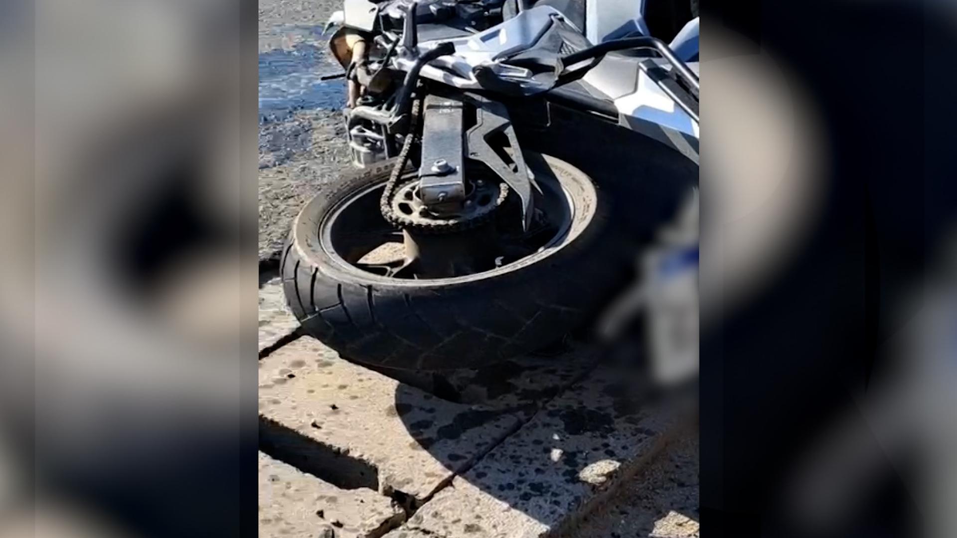 La 31 de ani, Liviu se luptă să trăiască pentru fiul său, după un accident de motocicletă. În urmă cu doi ani, îşi pierdea soţia şi fiica, tot într-o tragedie rutieră
