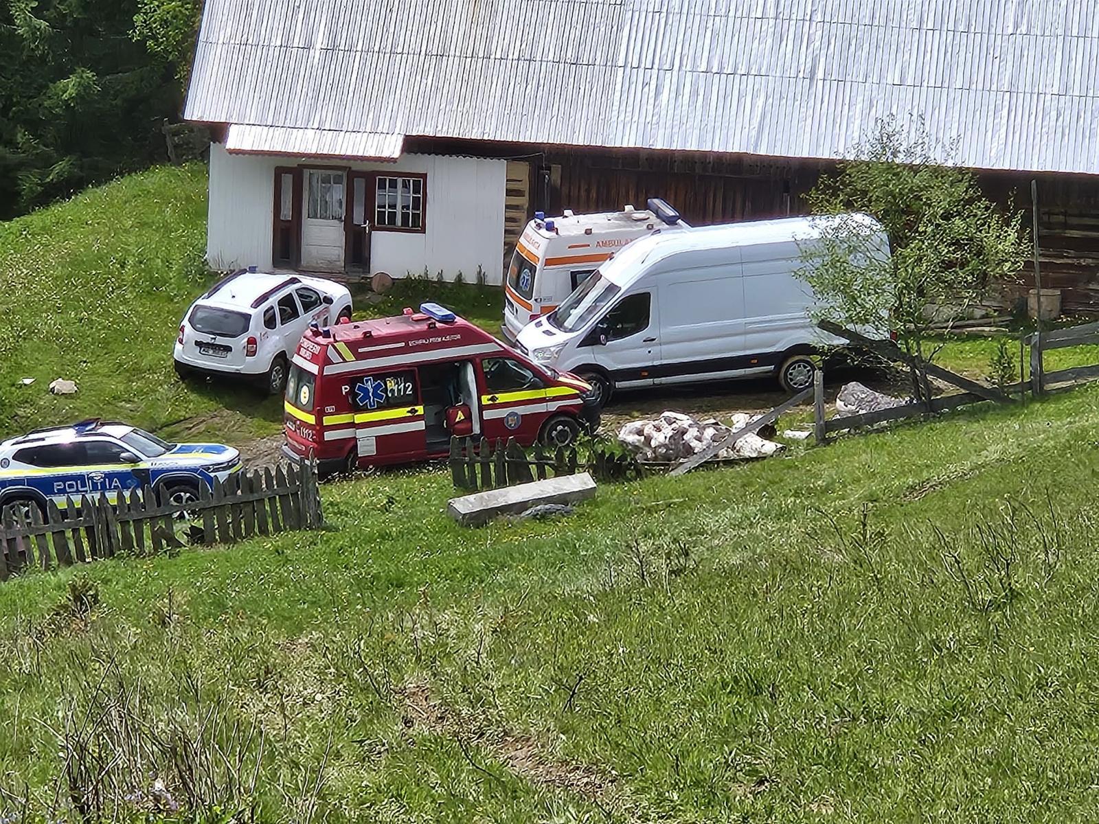 Un bărbat a murit, după ce a fost prins sub un tractor răsturnat în Bistriţa-Năsăud