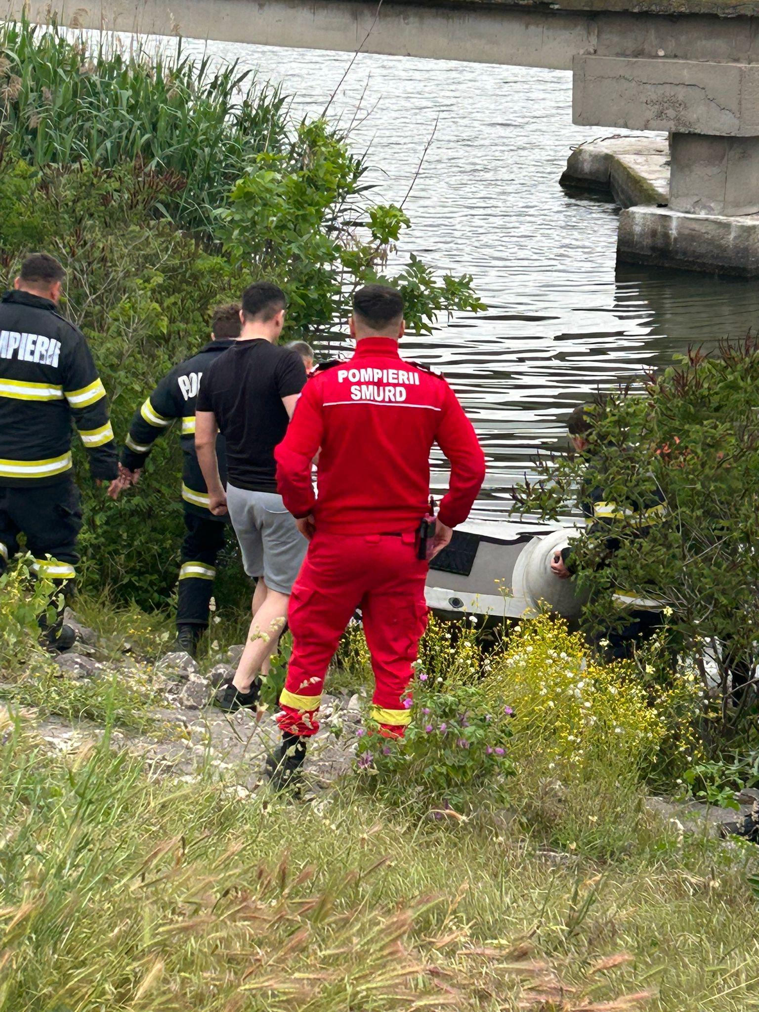 Tată şi fiul, căzuţi în apă, la intrarea în Portul Medgidia. Cei doi au fost scoşi de către salvatori, bărbatul este resuscitat