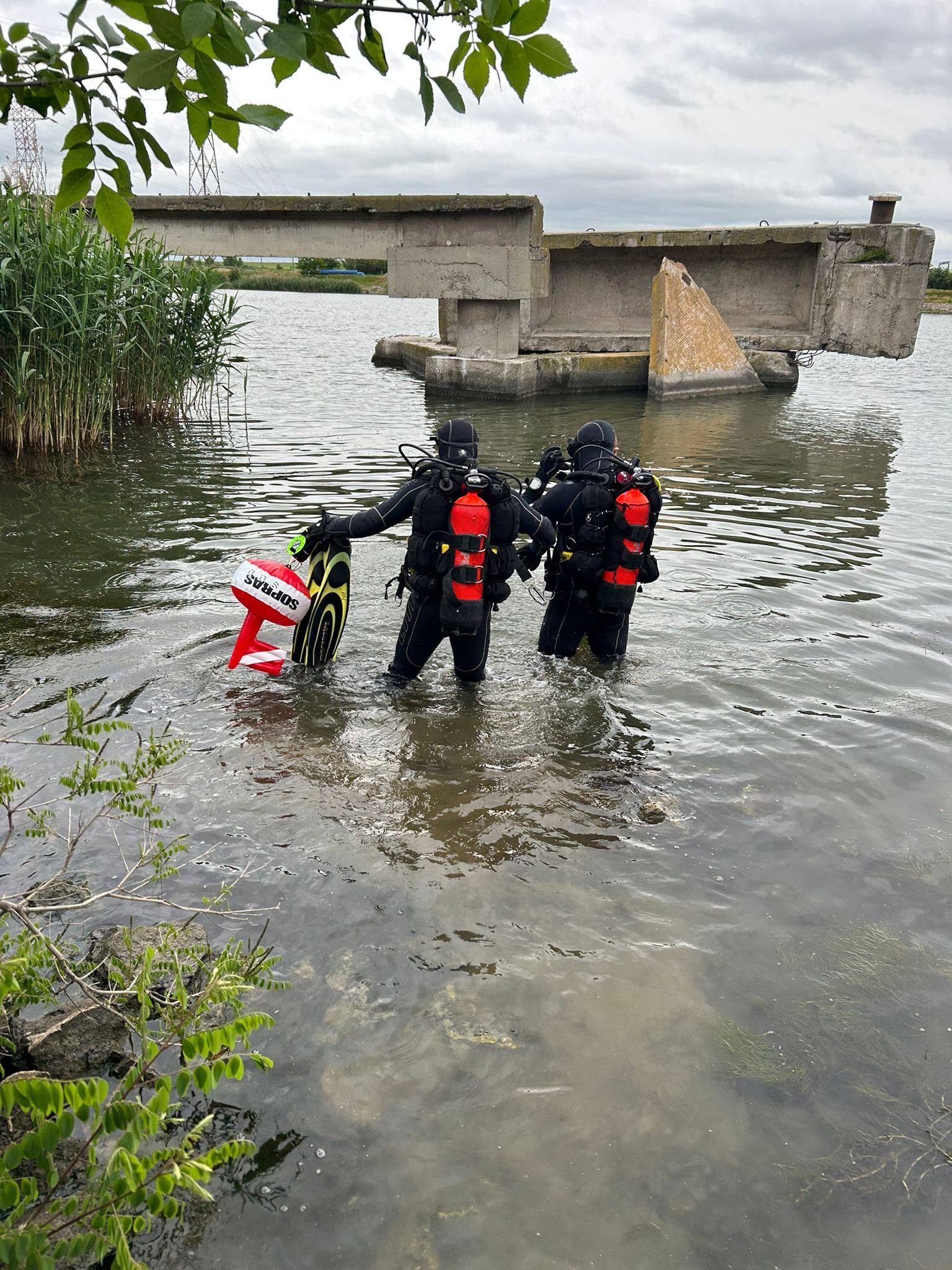 Tată şi fiul, căzuţi în apă, la intrarea în Portul Medgidia. Cei doi au fost scoşi de către salvatori, bărbatul este resuscitat