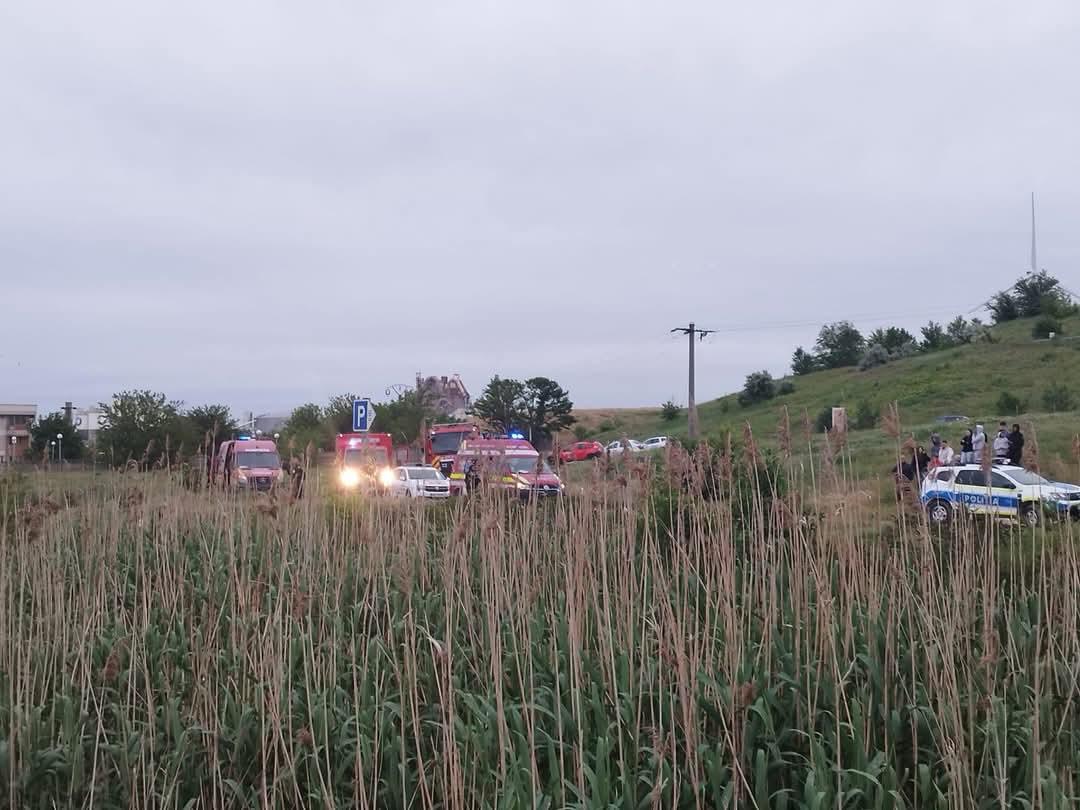 Tată şi fiul, căzuţi în apă, la intrarea în Portul Medgidia. Cei doi au fost scoşi de către salvatori, bărbatul este resuscitat