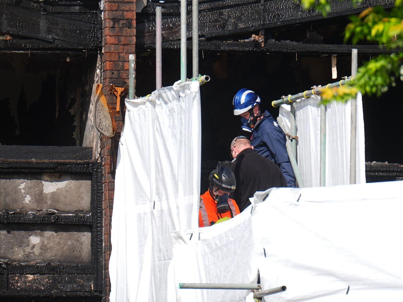 "Toată familia mea e acolo". O mamă şi trei copii au murit arşi de vii, în casa cuprinsă de flăcări în Anglia. Tatăl a privit neputincios sfârşitul tragic al celor dragi