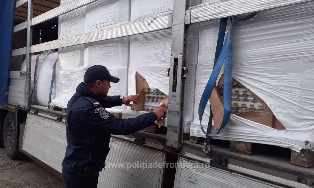 Român prins la graniţă cu patru milioane de țigări de contrabandă, în valoare de 1.2 milioane de euro