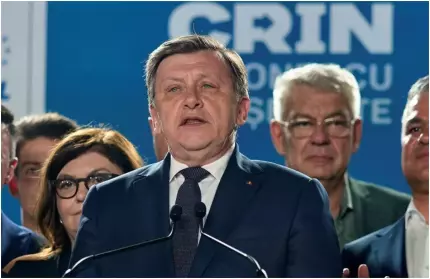 Crin Antonescu, după ce a fost depăşit de Nicuşor Dan: "E ireversibil, plec cu fruntea sus". Pe cine va susține în turul 2