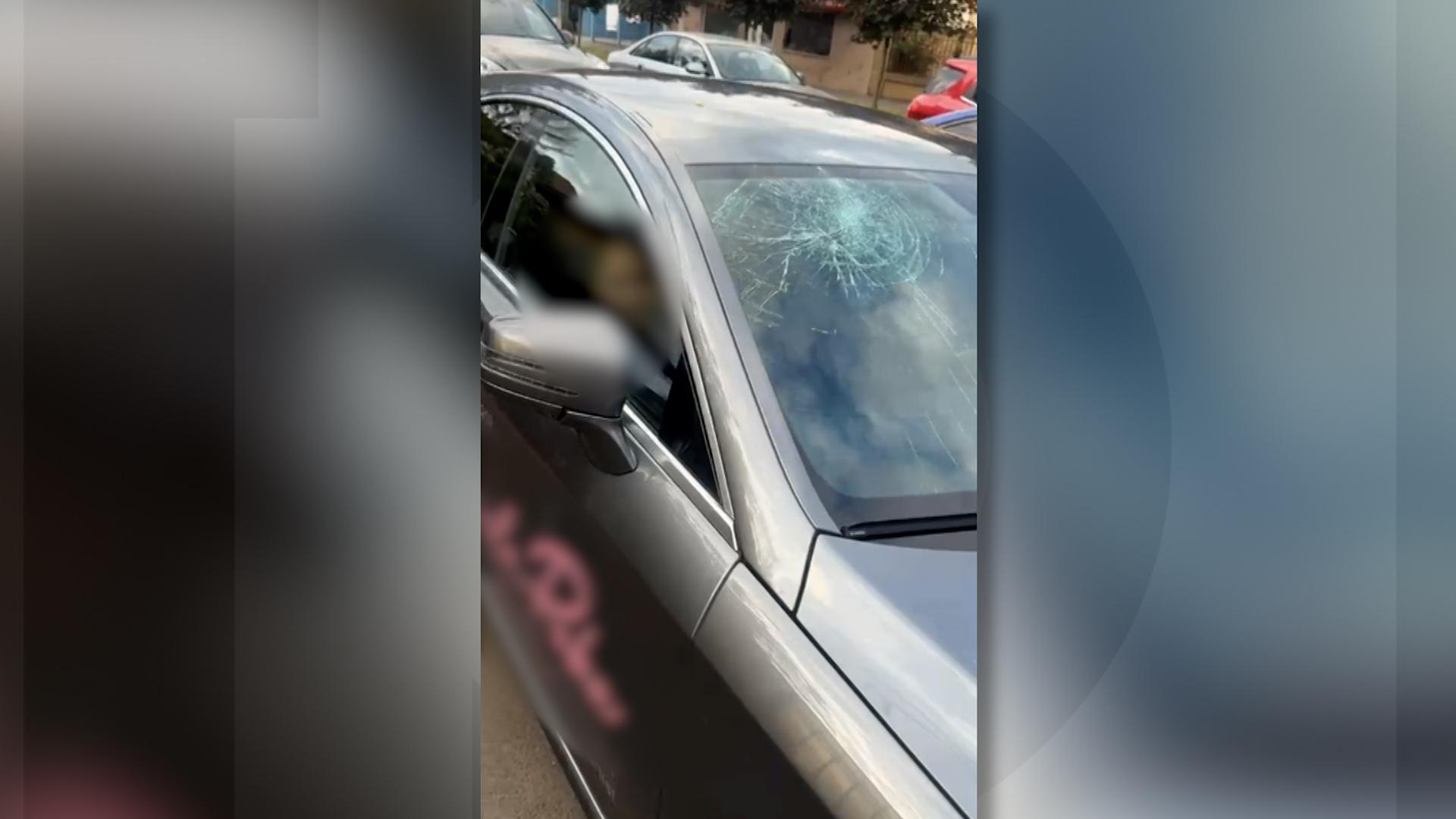 "Ce-ai, mă, nebunule!? Bă, nemernicule! La poliţie, o să mergi". Dana Roba, atacată în trafic de un biciclist în timp ce se afla în maşină cu fiicele sale