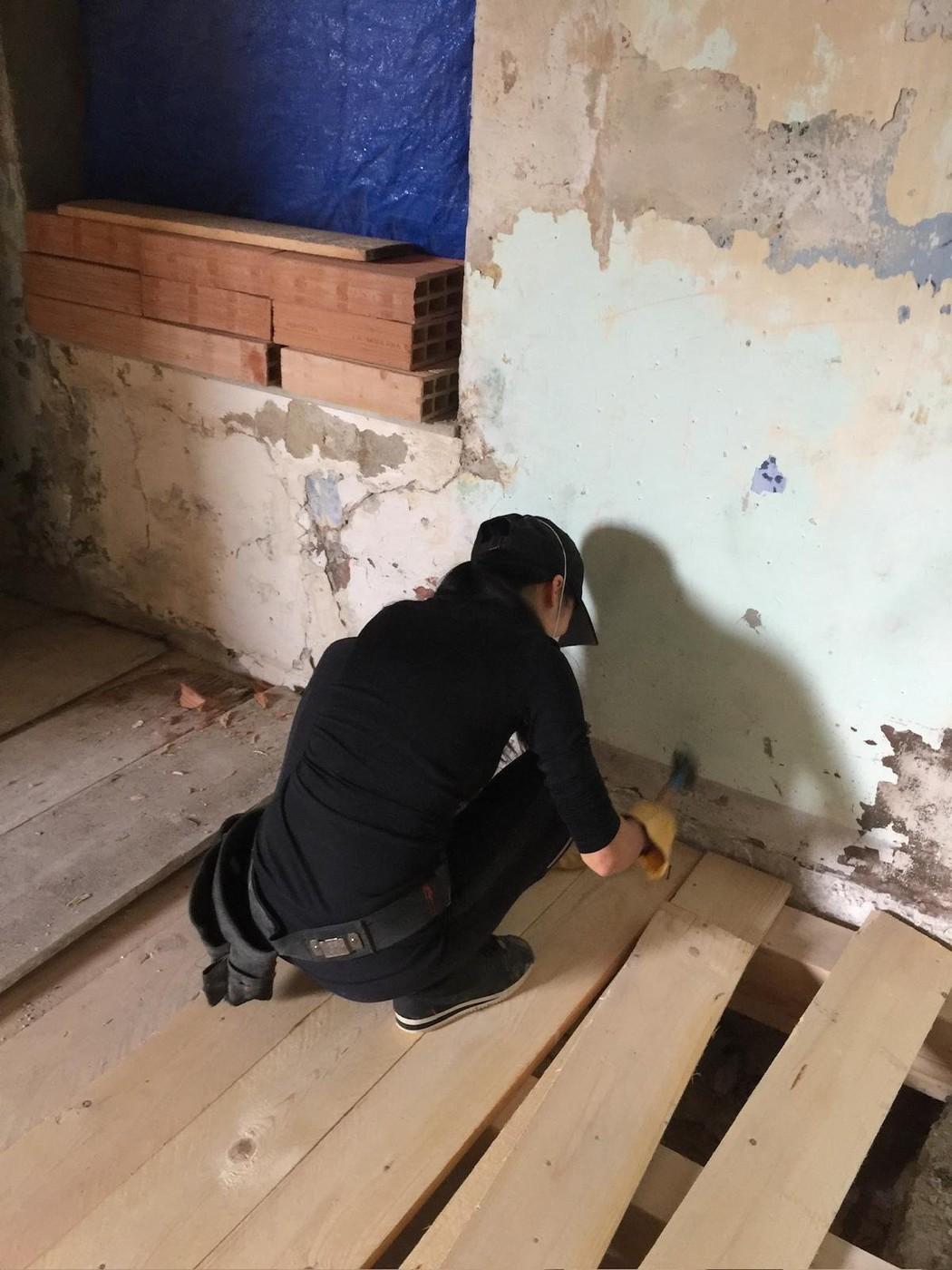 A cumpărat 6 case cu 5 euro în Italia