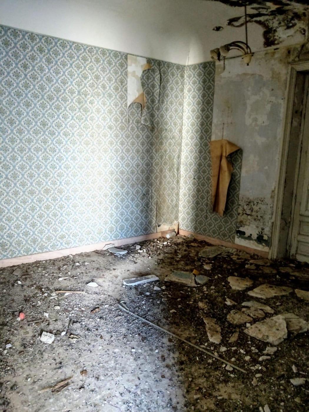 A cumpărat 6 case cu 5 euro în Italia