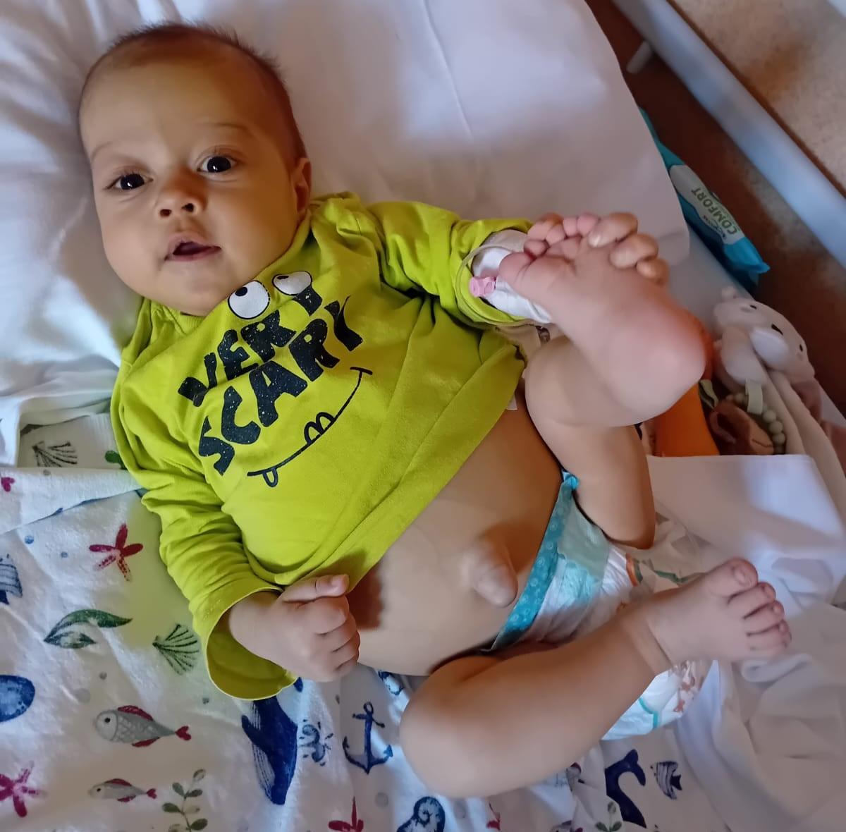 La 8 luni, David are ciroză hepatică de gradul IV și luptă să trăiască. Singura șansă la viață: un transplant hepatic în Italia!