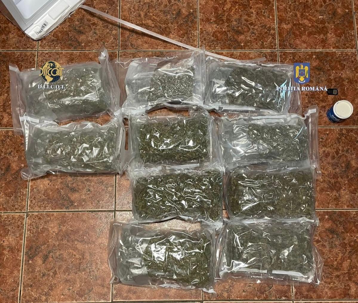 Ce au descoperit poliţiştii clujeni în frigiderul unui tânăr de 31 de ani