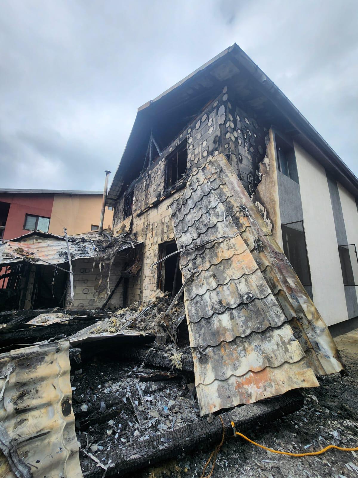 Pisicuţa Miţi, eroină pentru stăpânii săi. I-a salvat din incendiul care le-a cuprins casa din Ilfov. Felina a rămas captivă în interior