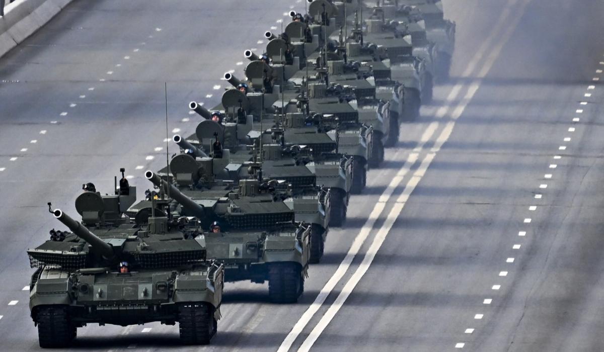 Rusia marchează vineri 80 de ani de la victoria împotriva Germaniei naziste printr-o amplă paradă militară la Moscova, la care participă peste 20 de lideri străini, inclusiv președintele Chinei