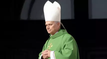 Papa Leon este licențiat în matematică. Papa Leon este licențiat în matematică.
