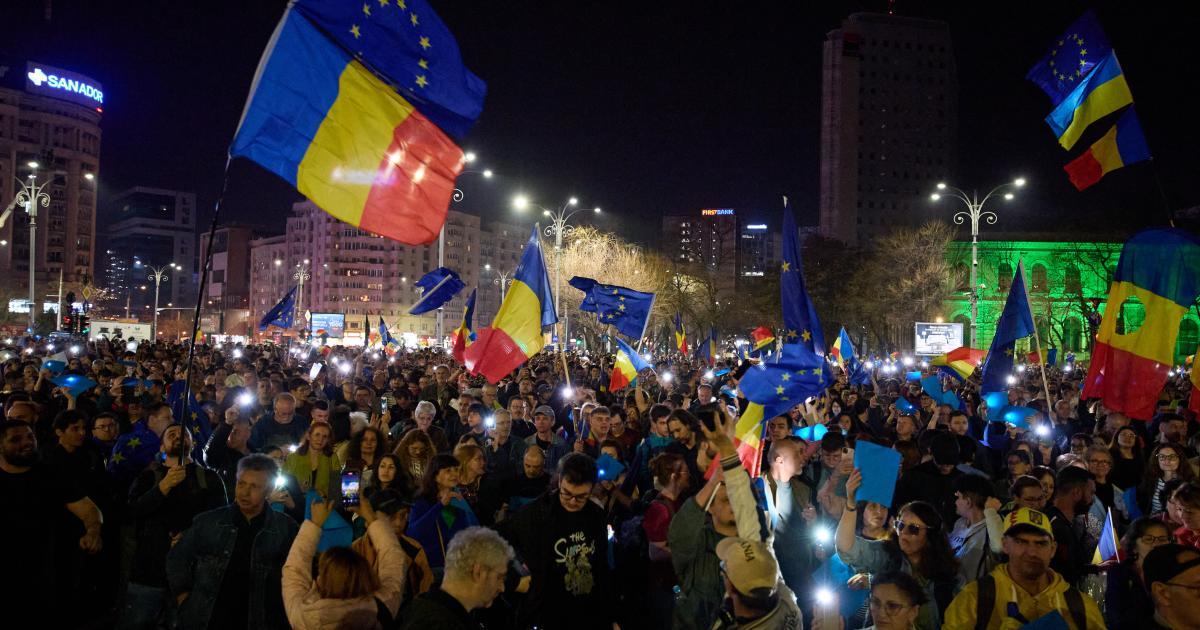 LIVE VIDEO. Marş proeuropean în Bucureşti. Mii de oameni sunt aşteptaţi la Universitate, de la 18:00: "România se află într-un punct de cotitură"