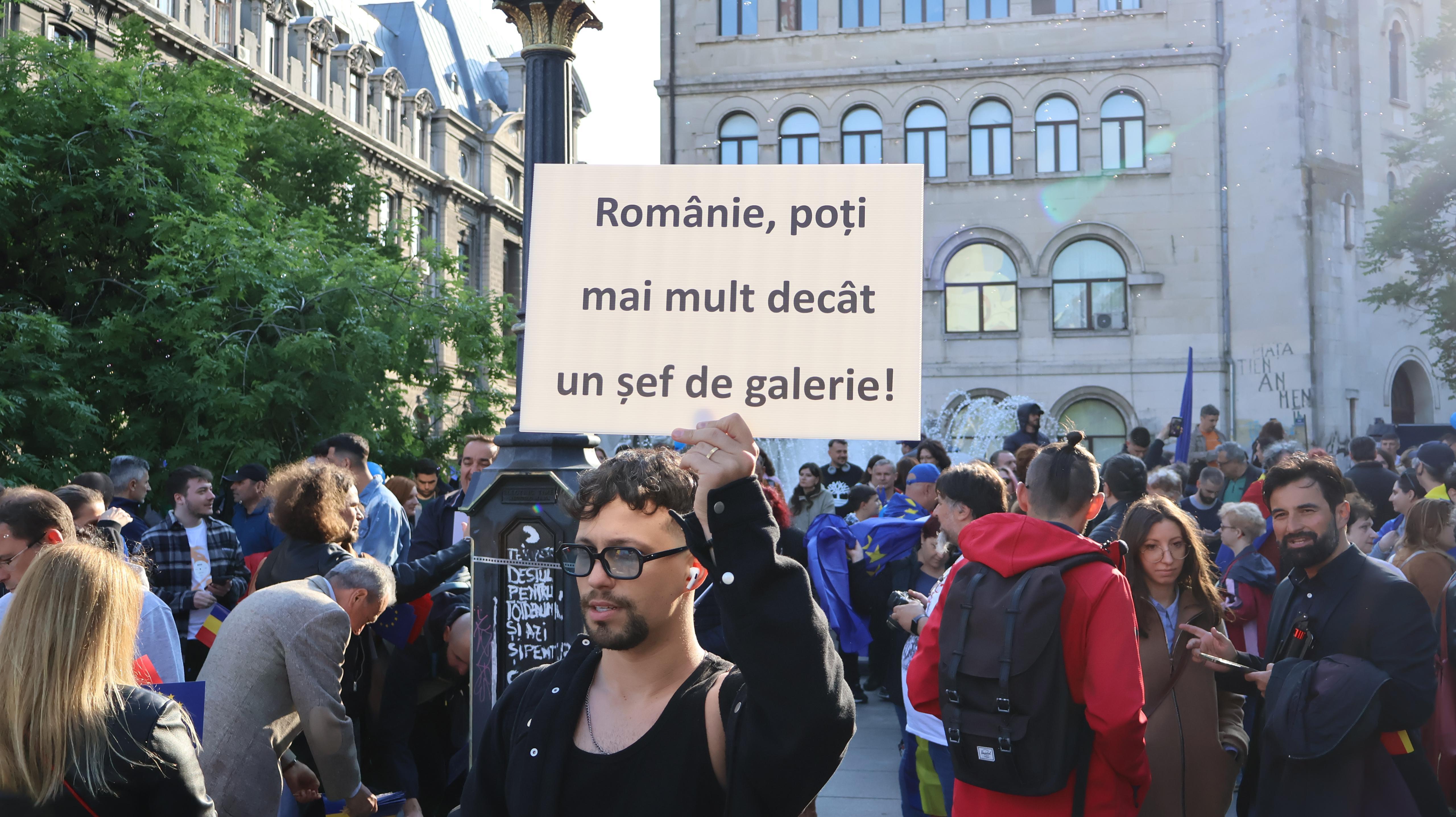 LIVE VIDEO. Marş proeuropean în Bucureşti. Mii de oameni, la Universitate: "România se află într-un punct de cotitură"