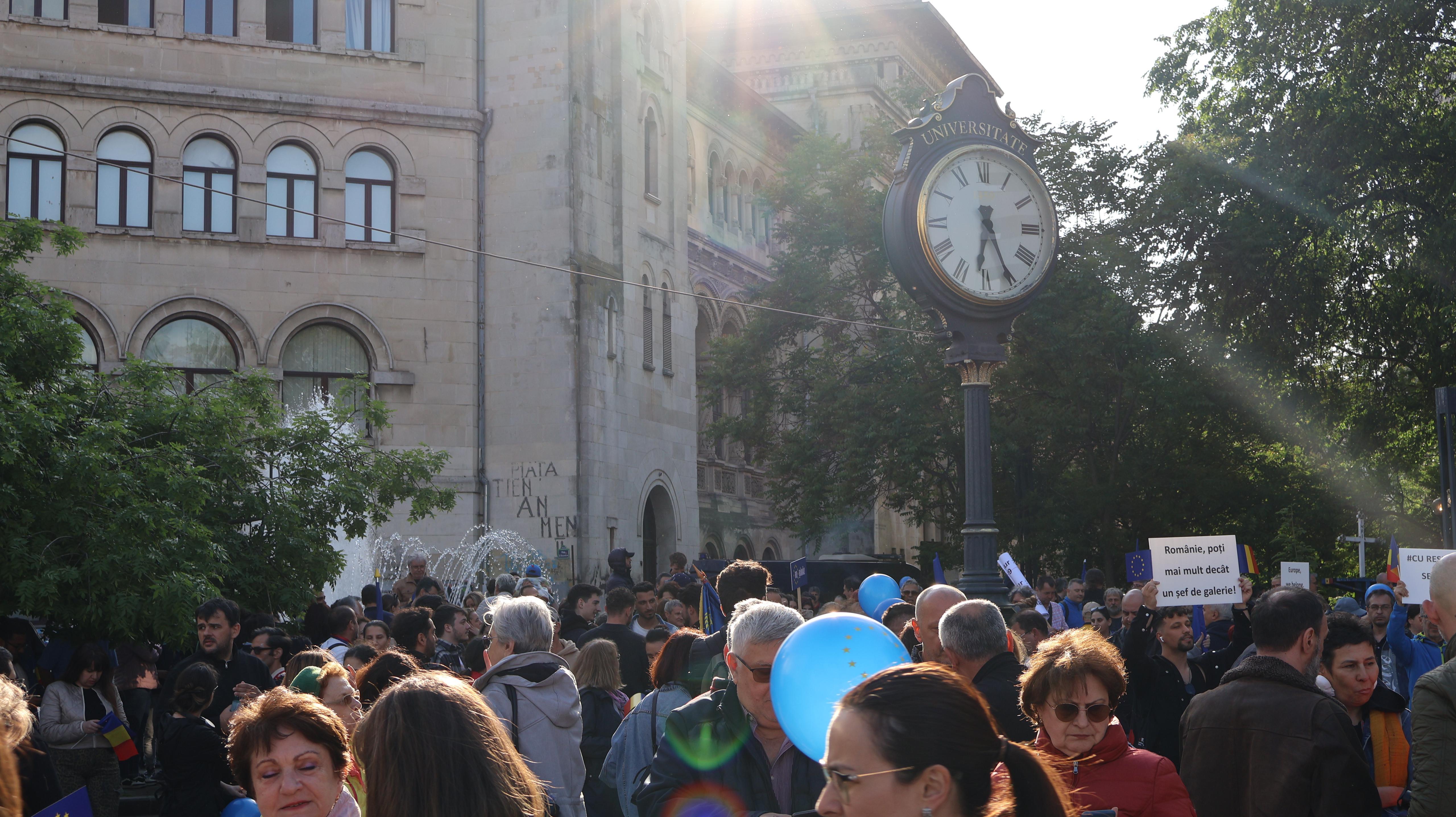 LIVE VIDEO. Marş proeuropean în Bucureşti. Mii de oameni, la Universitate: "România se află într-un punct de cotitură"