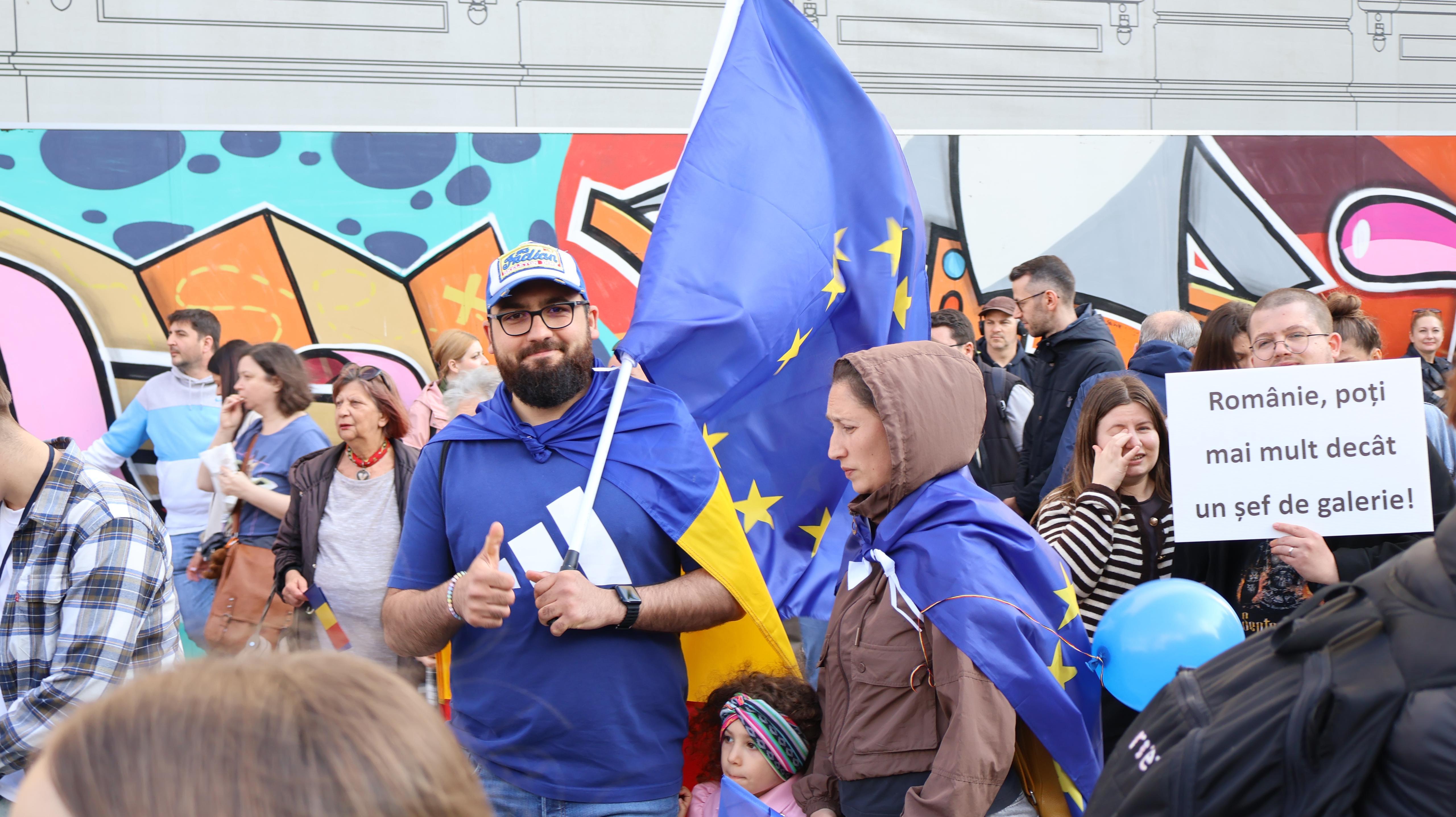 LIVE VIDEO. Marş proeuropean în Bucureşti. Mii de oameni, la Universitate: "România se află într-un punct de cotitură"