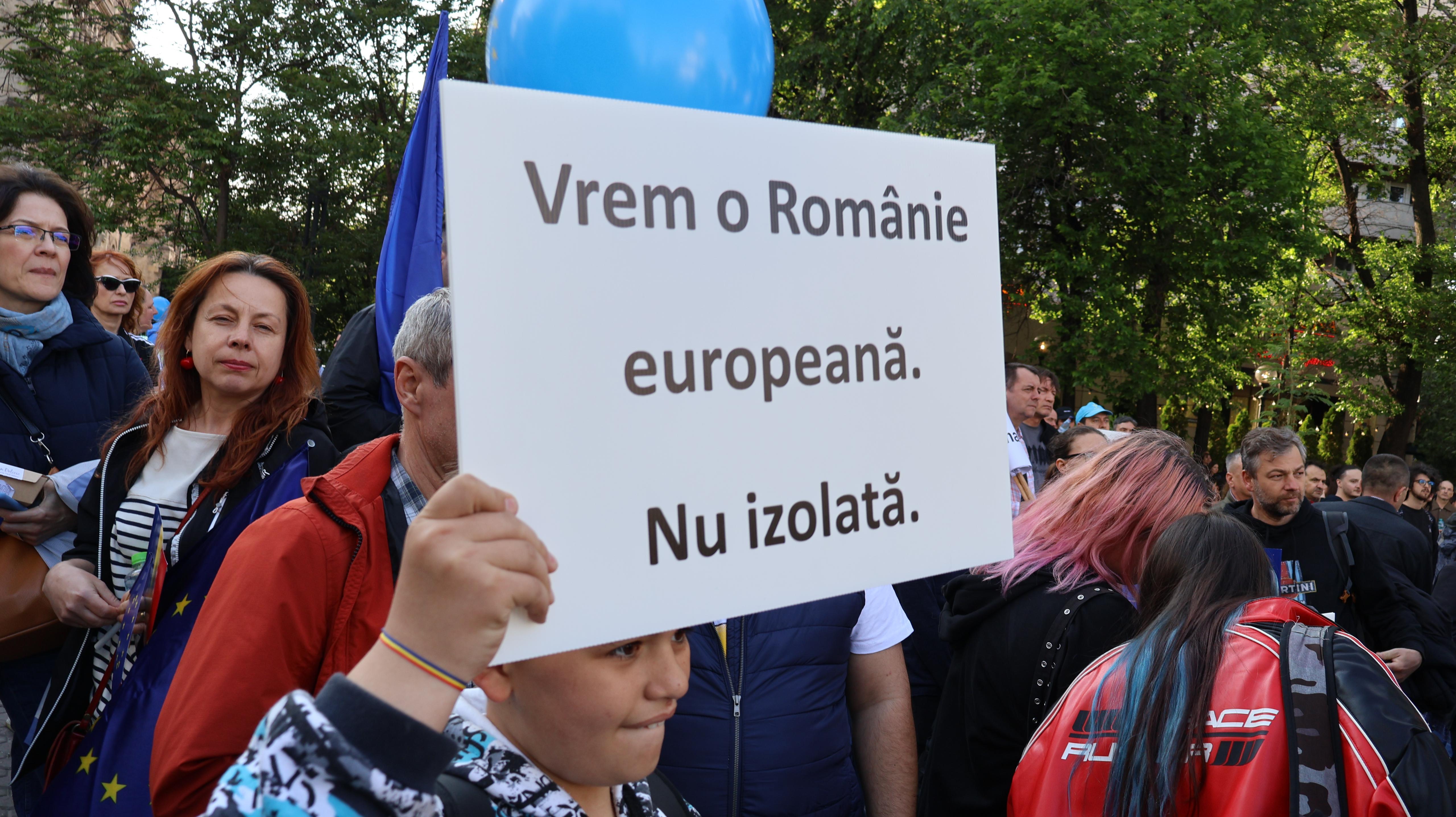 LIVE VIDEO. Marş proeuropean în Bucureşti. Mii de oameni, la Universitate: "România se află într-un punct de cotitură"