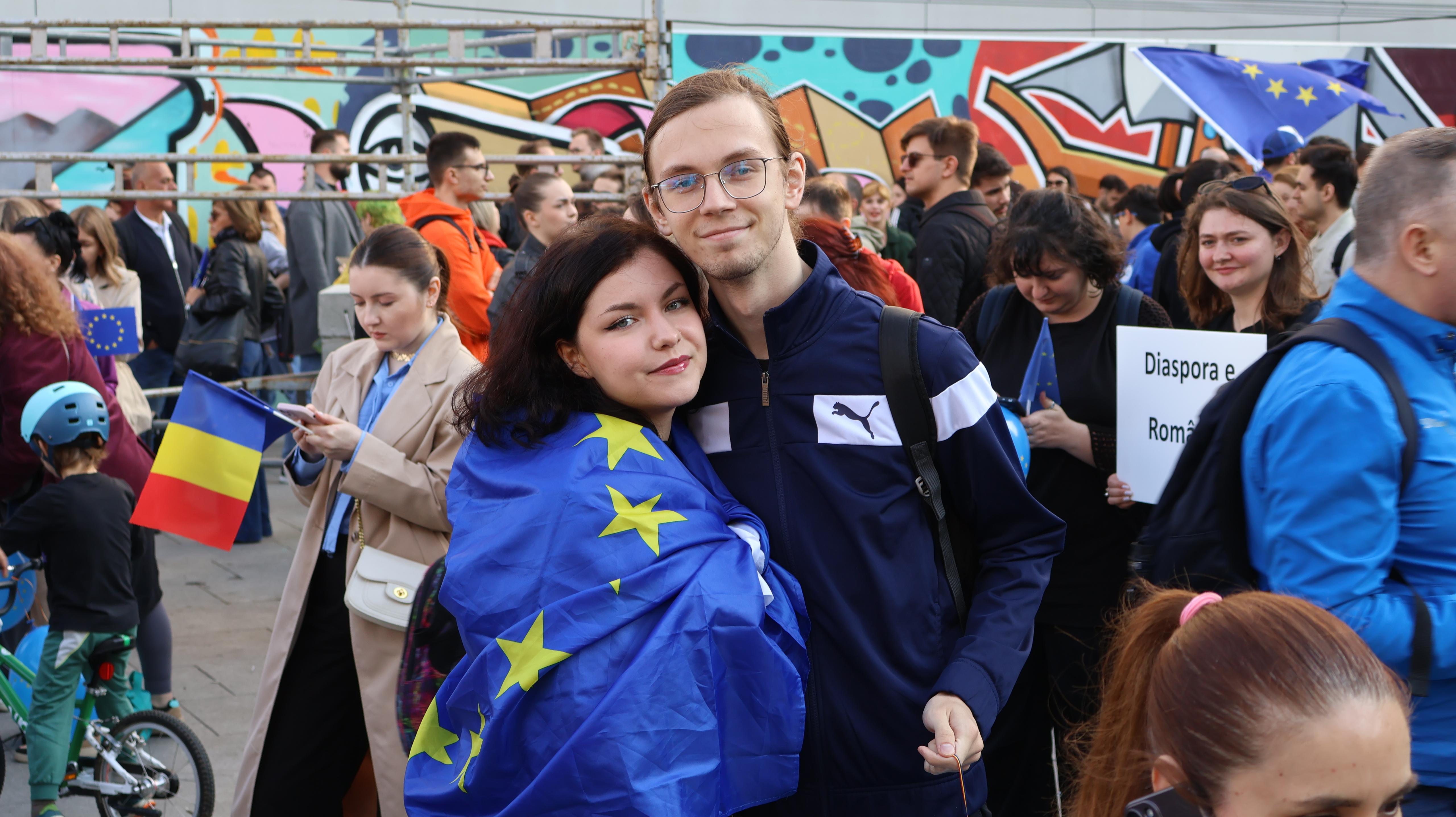 LIVE VIDEO. Marş proeuropean în Bucureşti. Mii de oameni, la Universitate: "România se află într-un punct de cotitură"