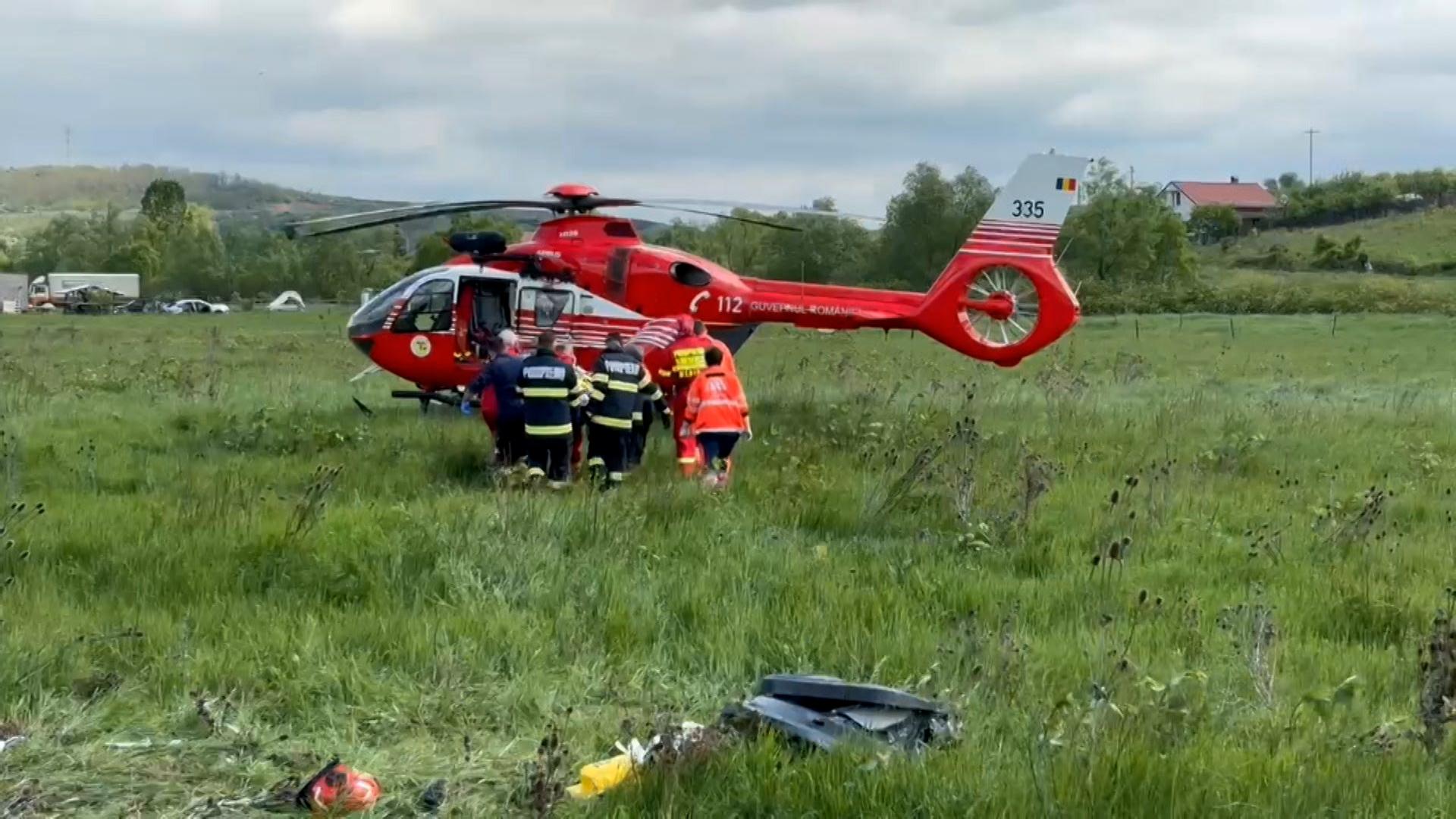 Familie decimată pe un drum din Cluj: Venise din Italia pentru o nuntă, dar a rămas captivă în maşina cuprinsă de flăcări. Doar doi supravieţuitori