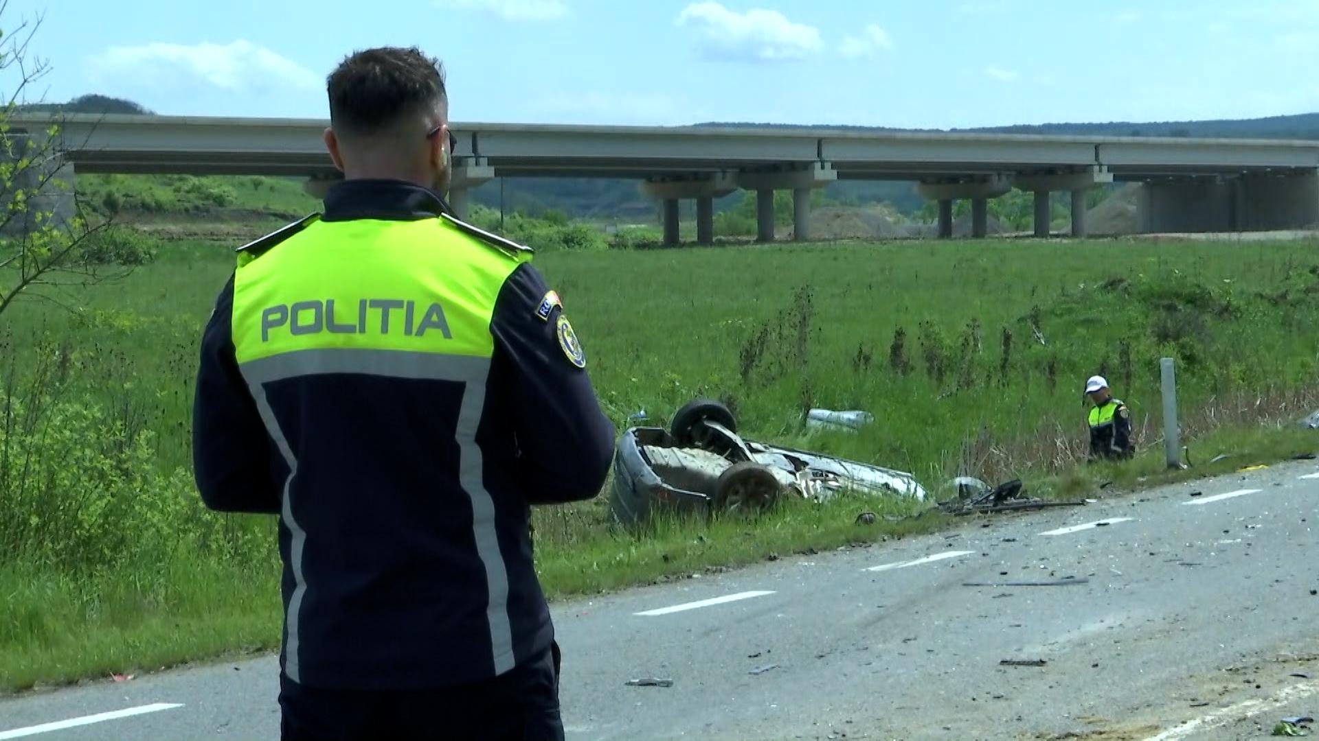 Familie decimată pe un drum din Cluj: Venise din Italia pentru o nuntă, dar a rămas captivă în maşina cuprinsă de flăcări. Doar doi supravieţuitori