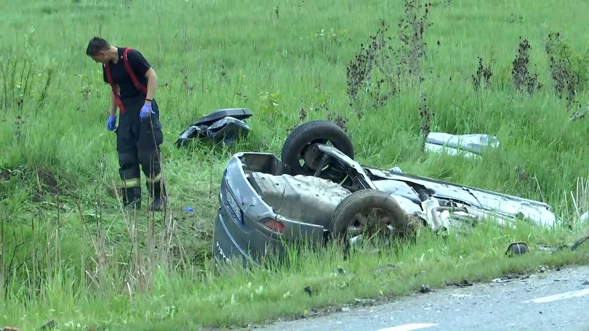 Familie decimată pe un drum din Cluj: Venise din Italia pentru o nuntă, dar a rămas captivă în maşina cuprinsă de flăcări. Doar doi supravieţuitori