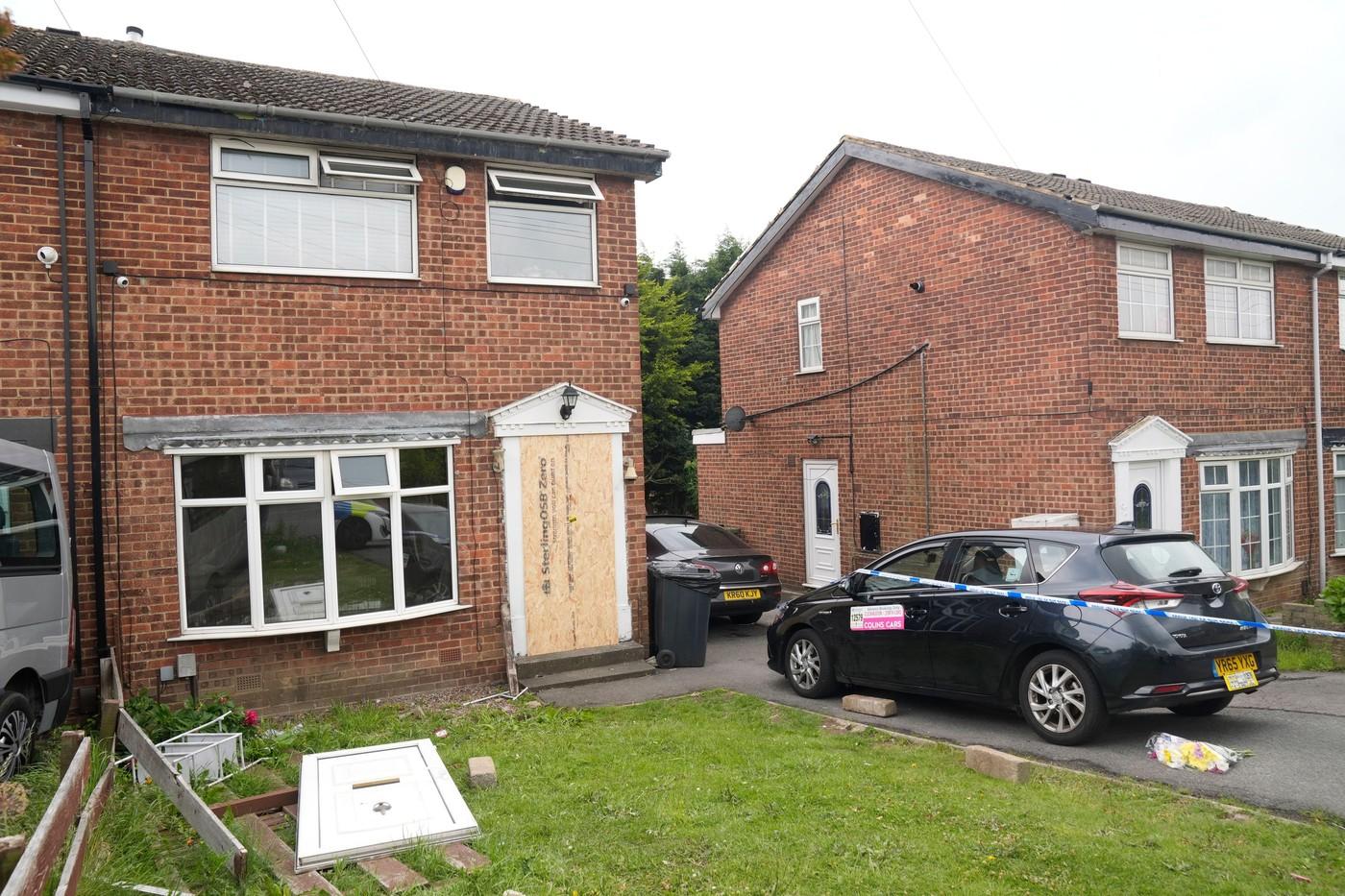 Tată şi fiică, morţi într-un incendiu care le-a cuprins casa în Anglia. Mama era plecată în pelerinaj