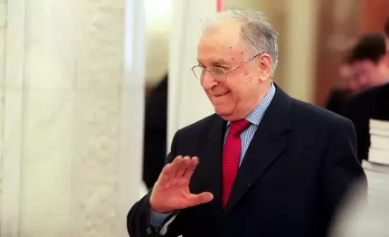Ion Iliescu este în continuare la Terapie Intensivă. Medici: "Starea generală se menţine staţionară" Ion Iliescu este în continuare la Terapie Intensivă. Medici: "Starea generală se menţine staţionară"
