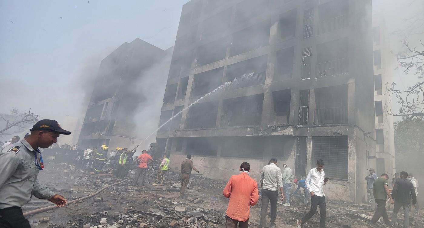 Un avion Boeing 787, cu 242 de persoane la bord, s-a prăbuşit în India la un minut după decolare. VIDEO