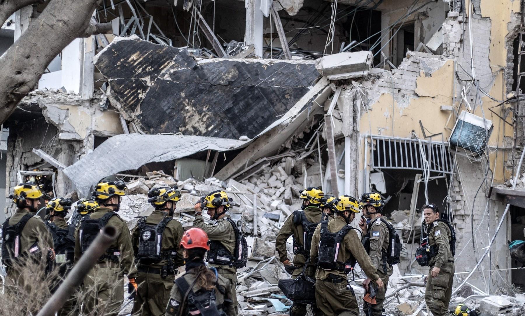 Un nou atac cu rachete iraniene a lovit Israelul. Explozii puternice deasupra oraşelor Tel Aviv și Ierusalim