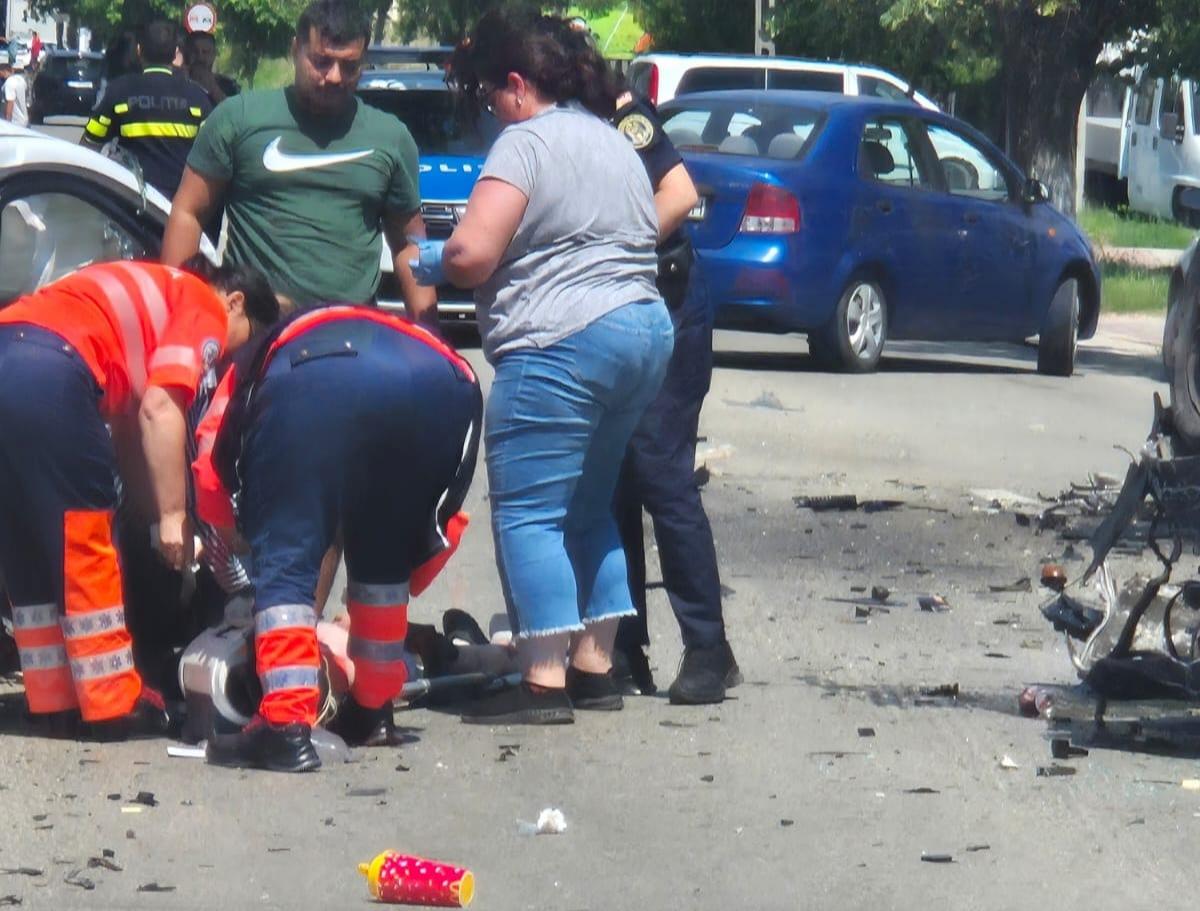 Accident dramatic între trei maşini, surprins de camere pe DN 65 Balş. Un vehicul a zburat pur şi simplu