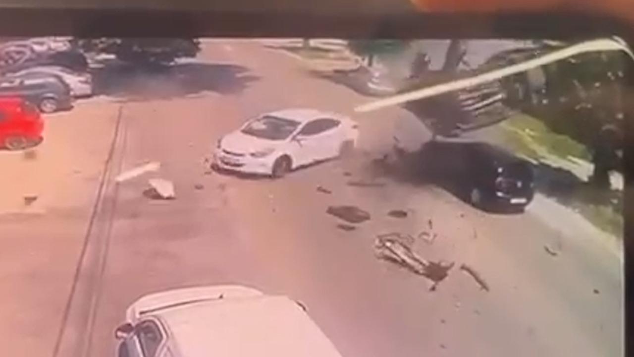 Accident dramatic între trei maşini, surprins de camere pe DN 65 Balş. Un vehicul a zburat pur şi simplu